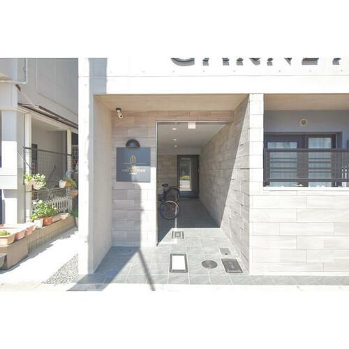 THE GARNET SUITE RESIDENCE 西大路の玄関