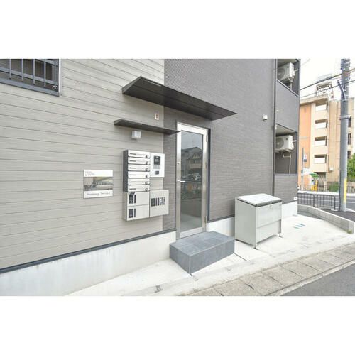 ブライト伏見0301の玄関