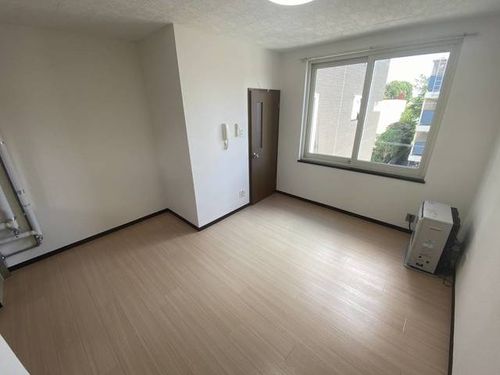 ラヴェール元町0201の居間