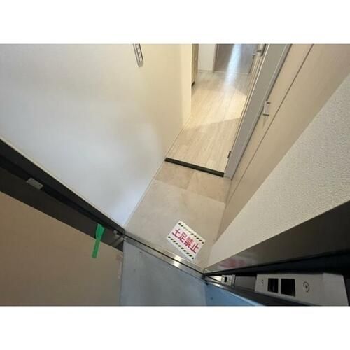 クレアグレイス新森古市0603の玄関