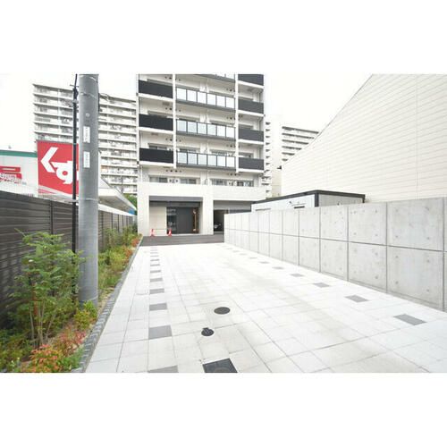 クレアグレイス新森古市0603の玄関