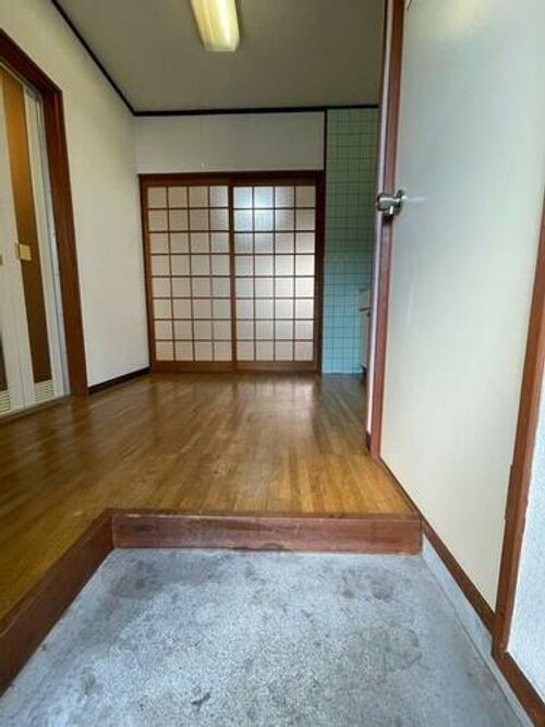 高尾コーポ0205の玄関