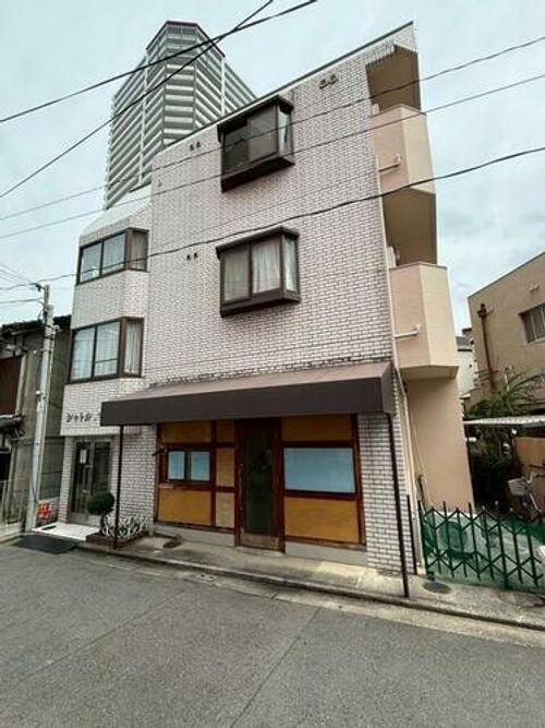 シャトル・マキの外観