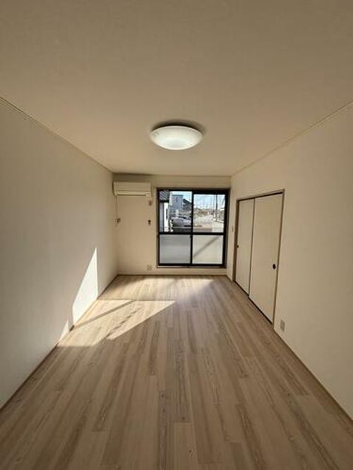 イーグルBの居間