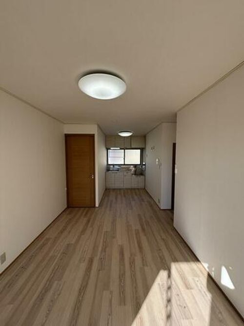 イーグルBの居間