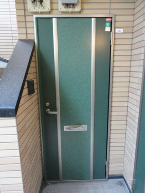福岡県春日市千歳町1丁目(アパート)の賃貸物件の玄関