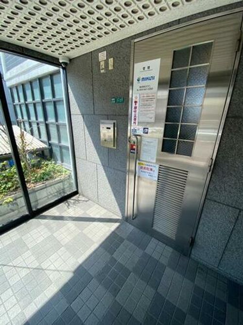 福岡県北九州市八幡東区春の町5丁目(マンション)の賃貸物件の玄関