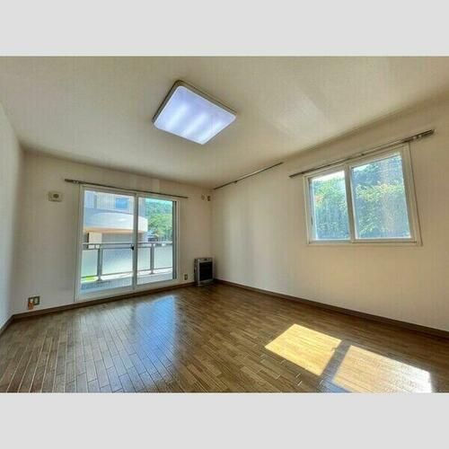 VILLA MUTSUMI・Ⅲ101の居間