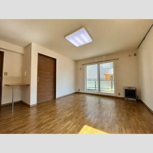 VILLA MUTSUMI・Ⅲ101の居間