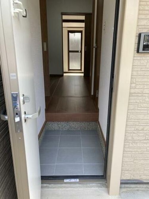 京都府京都市山科区西野山桜ノ馬場町(テラスハウス)の賃貸物件の玄関