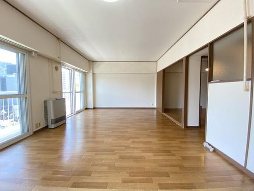 円山ビルの居間