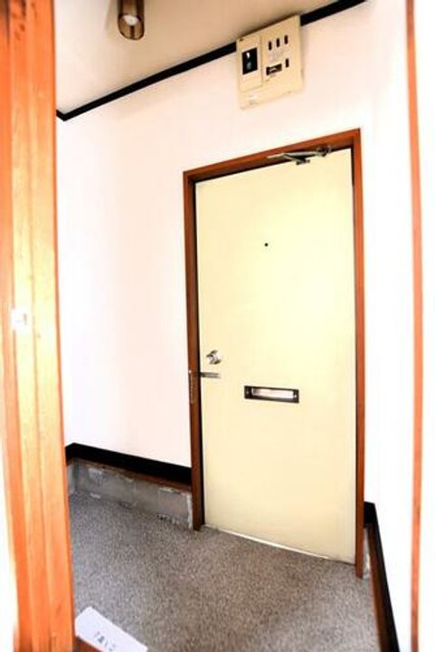 福岡県北九州市八幡西区木屋瀬3丁目(アパート)の賃貸物件の玄関