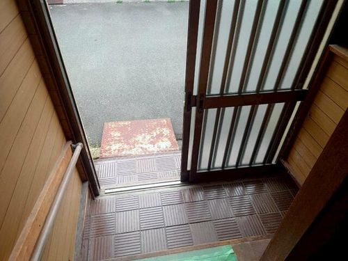 大阪府大阪市生野区生野西4丁目(一戸建)の賃貸物件の玄関