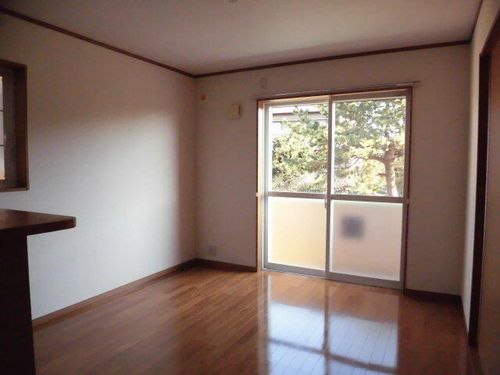 アネシスE棟E-101の居間