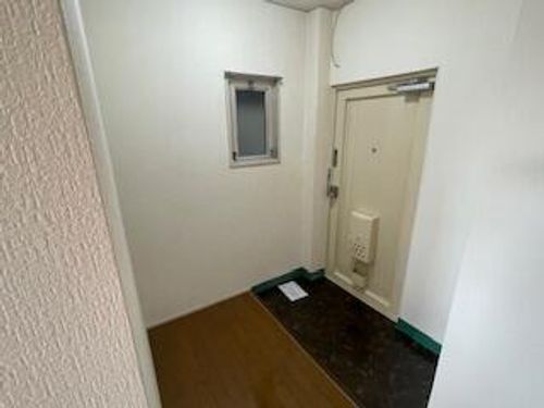 ロータリーハイツの玄関