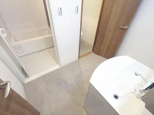 ホワイト御影石町の内装