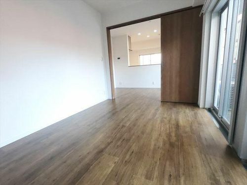 ホワイト御影石町の内装