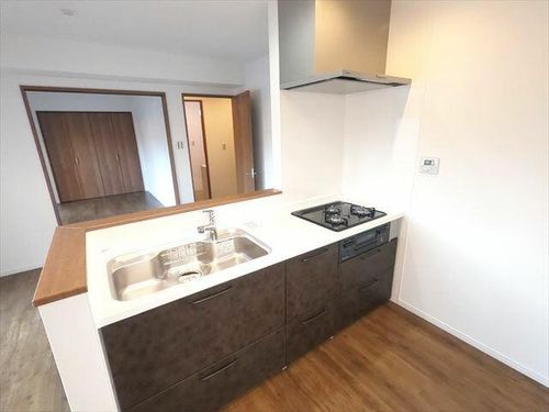 ホワイト御影石町のキッチン