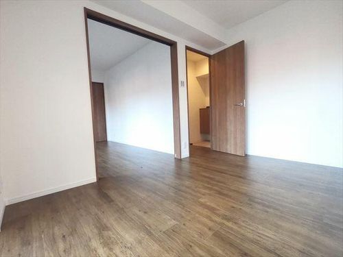 ホワイト御影石町の内装