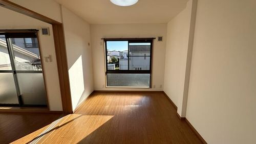 エルマーノ東小浜103の居間