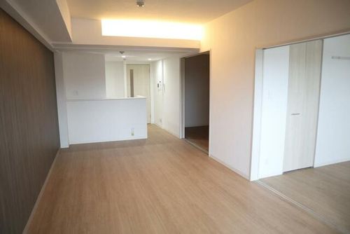 エルグランド春日の居間