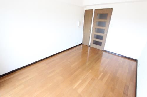 G-ONE西新Ⅱ0301の居間