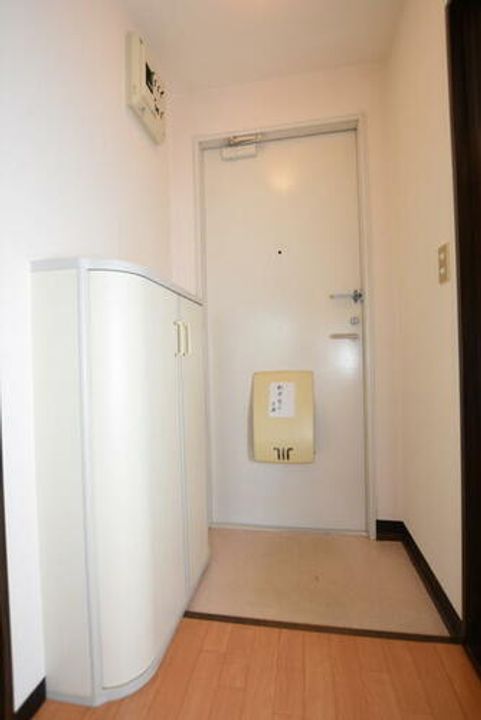 福岡県直方市大字知古(アパート)の賃貸物件の玄関