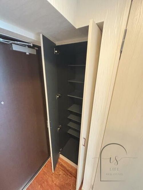 プレジオ長田806の玄関