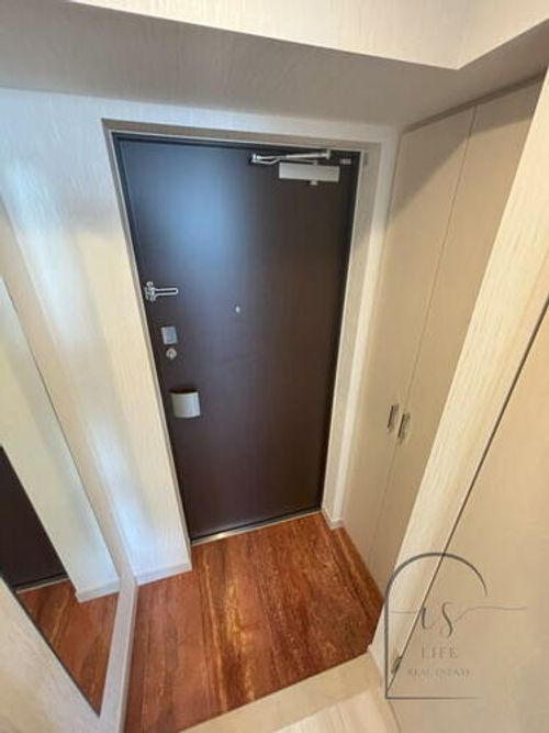 プレジオ長田806の玄関