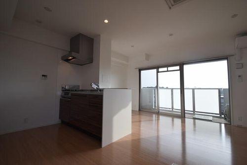 令煌(レイコウ)の居間