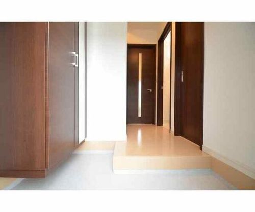 フェリース池ノ内の玄関