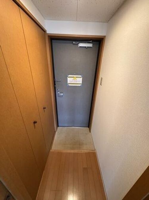 エムズ9110302の玄関