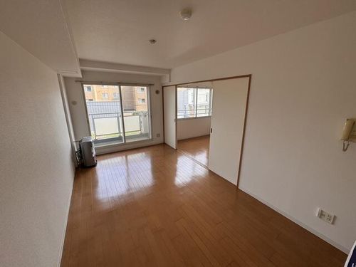 エムズ9110302の居間