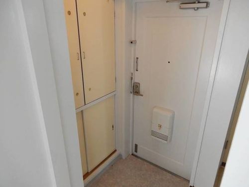 ビレッジハウス三草2号棟0504の玄関