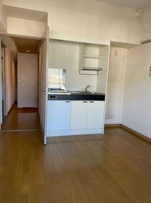 ギャラン小文字605のキッチン