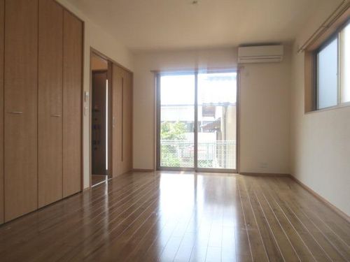 アビオン空港前Bの居間