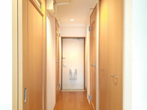 ヒュースロア井尻の玄関