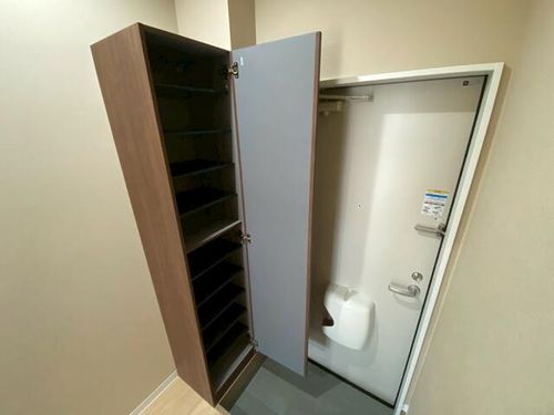 クレア コートの玄関