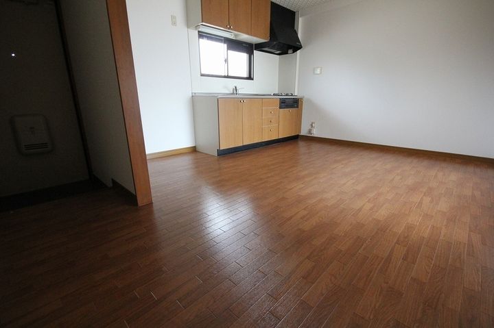 サン・オーレ新涯202の居間