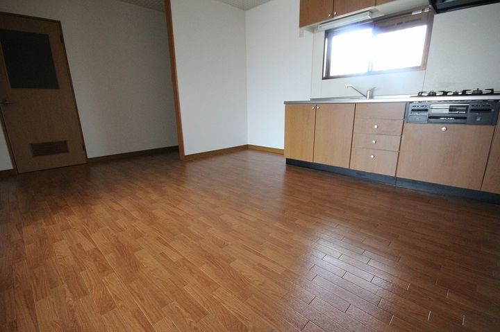 サン・オーレ新涯202の居間