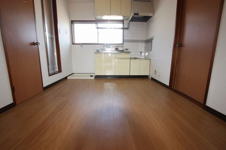 シティハイツ山田A202の居間