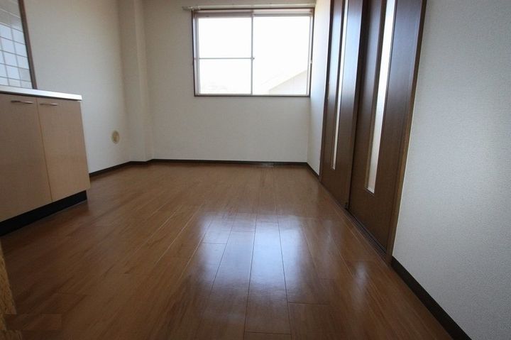 サニーハウスA202の居間