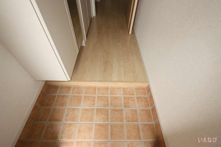 ナカドイロードB103の玄関