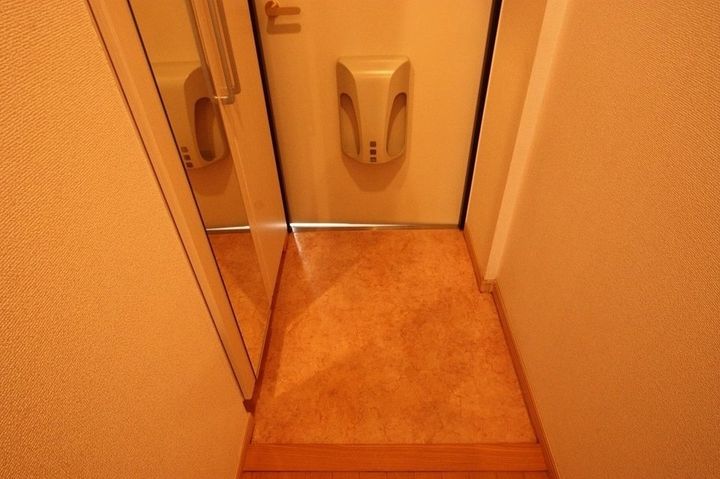 ベルフロンテ102の玄関