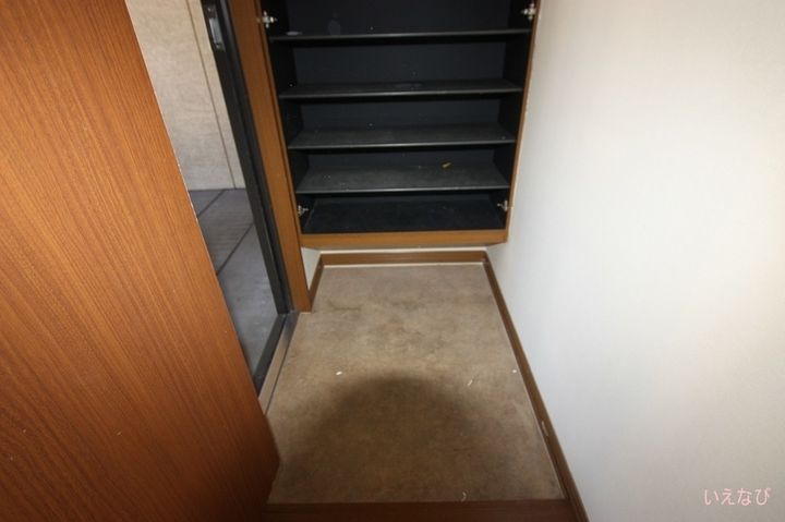 ハピネス山田 B202の玄関