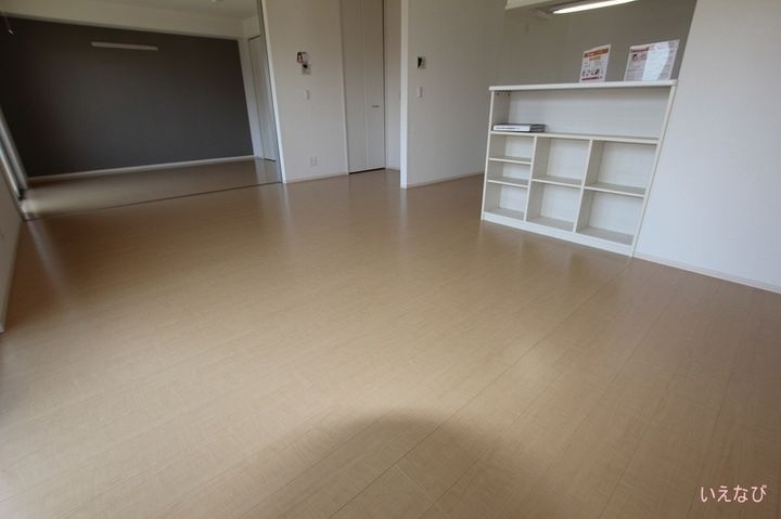 セジュール箕島302の居間