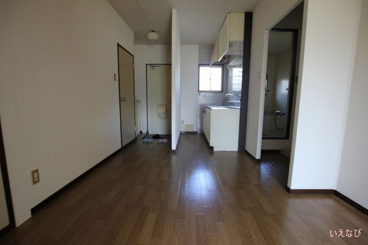 サンライフ内山 B棟202の居間