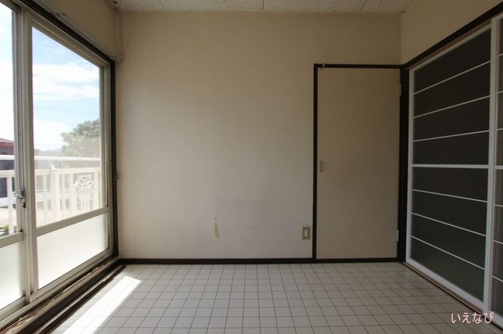 サンライフ内山 B棟202の寝室