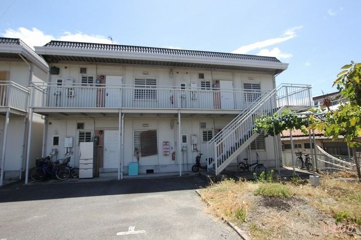 サンライフ内山 B棟202の外観