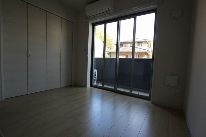 クレール東福山402の寝室